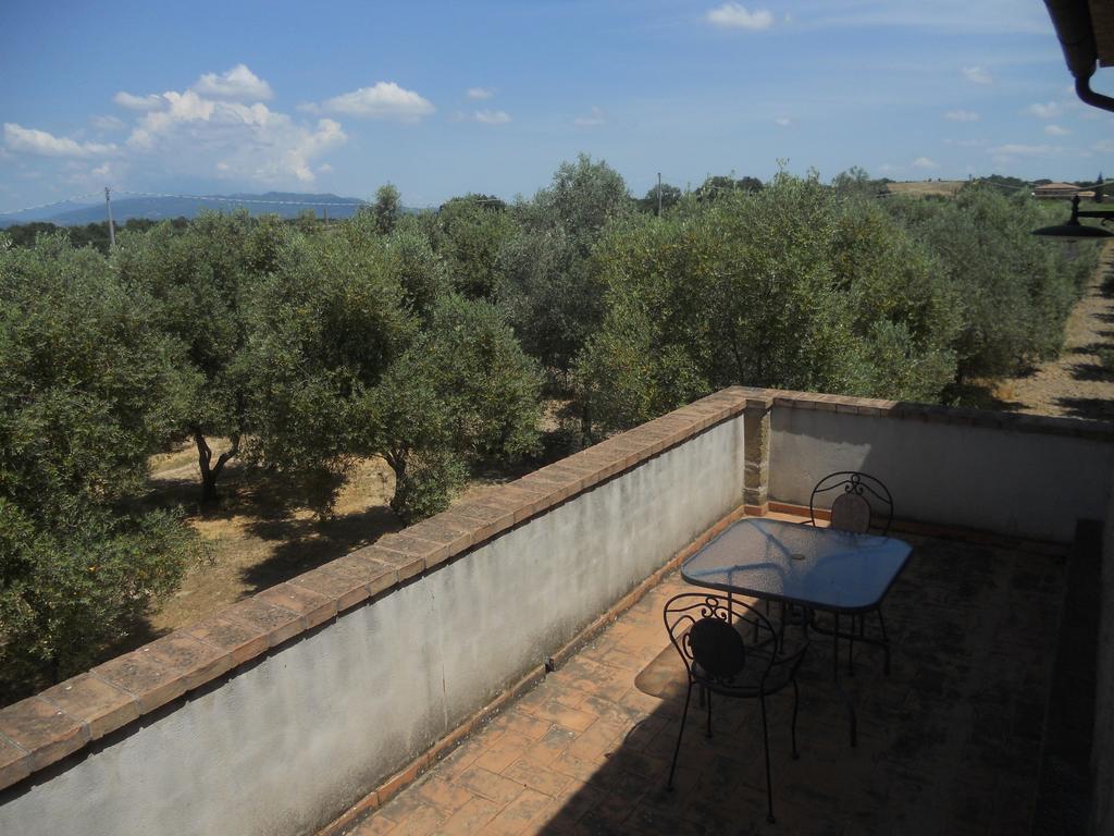 Agriturismo Tenuta Roccaccia Питиляно Екстериор снимка