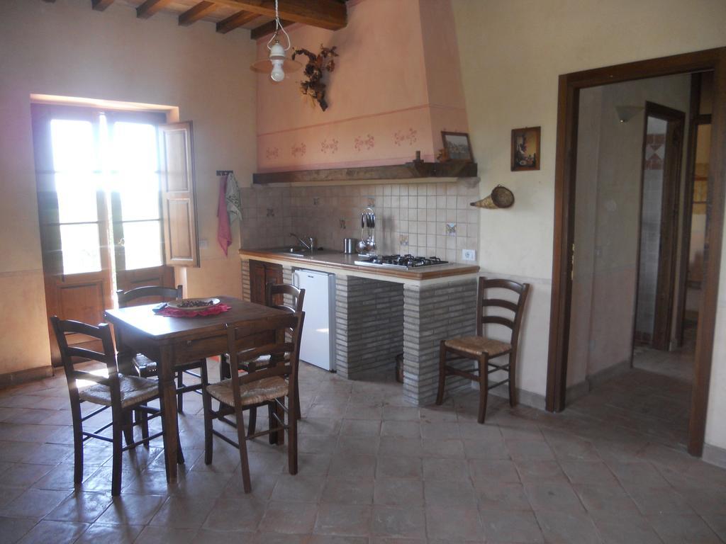 Agriturismo Tenuta Roccaccia Питиляно Екстериор снимка